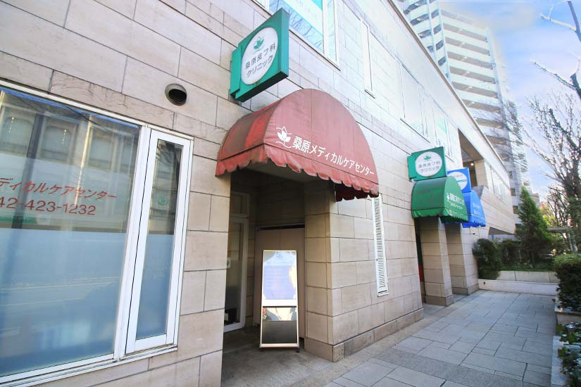 桑原メディカルケアセンター入口（赤）